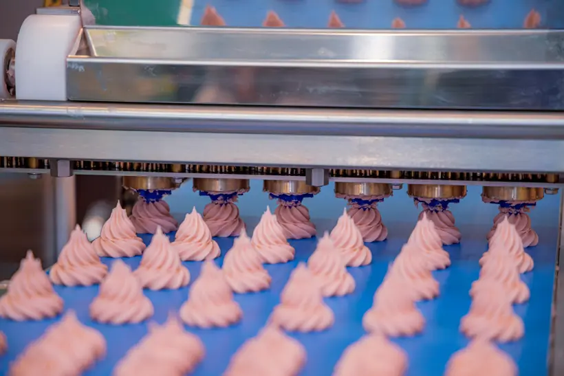 Cakes Automatic Conveyor Belt Process Baking Confectionery Factory